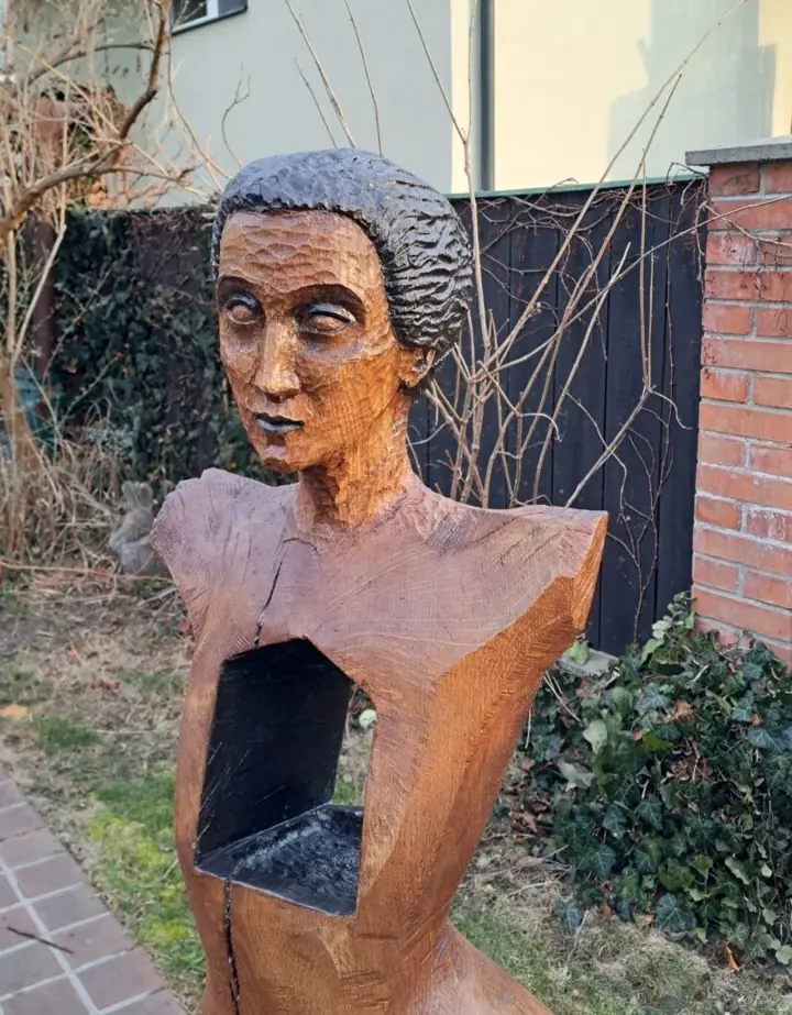 Dřevěná socha – řezbářská práce